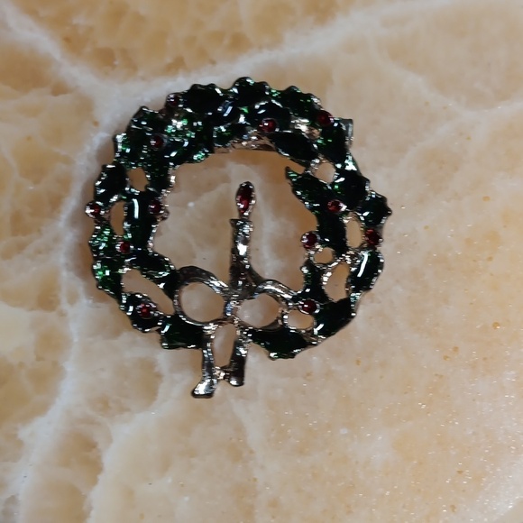 Gold Tone Candle Wreath Pin - Picture 6 of 6